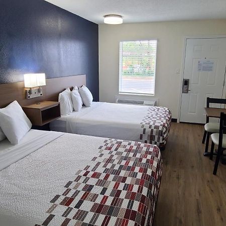 Red Roof Inn Байрън Екстериор снимка