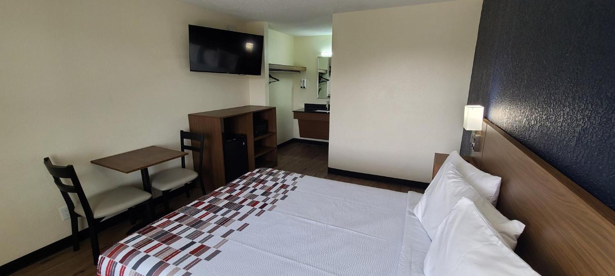 Red Roof Inn Байрън Екстериор снимка