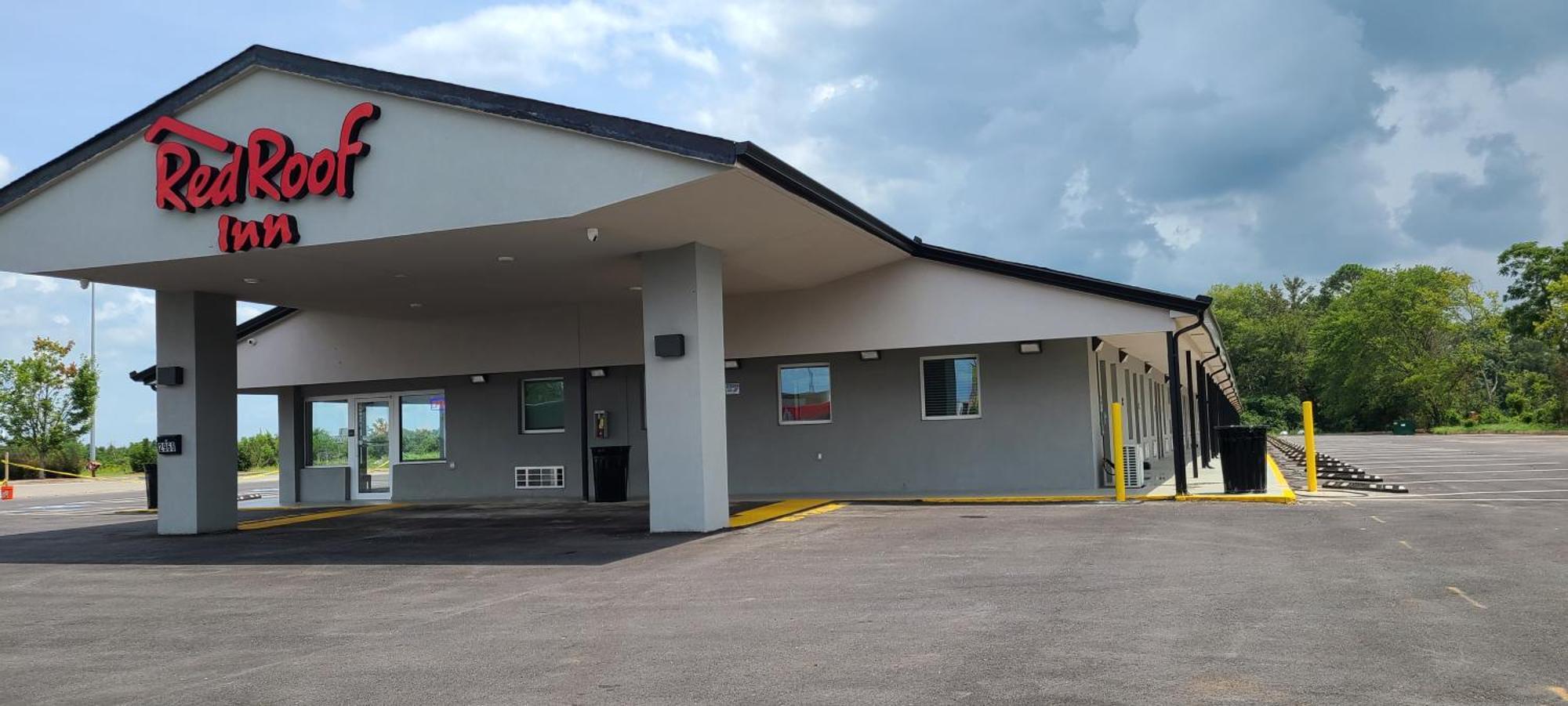 Red Roof Inn Байрън Екстериор снимка