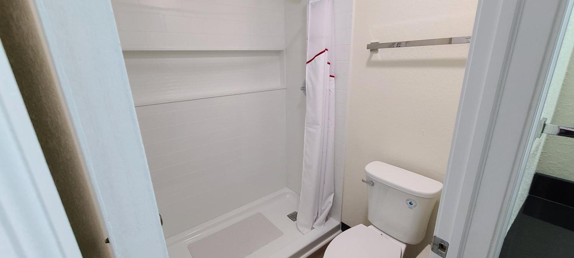 Red Roof Inn Байрън Екстериор снимка