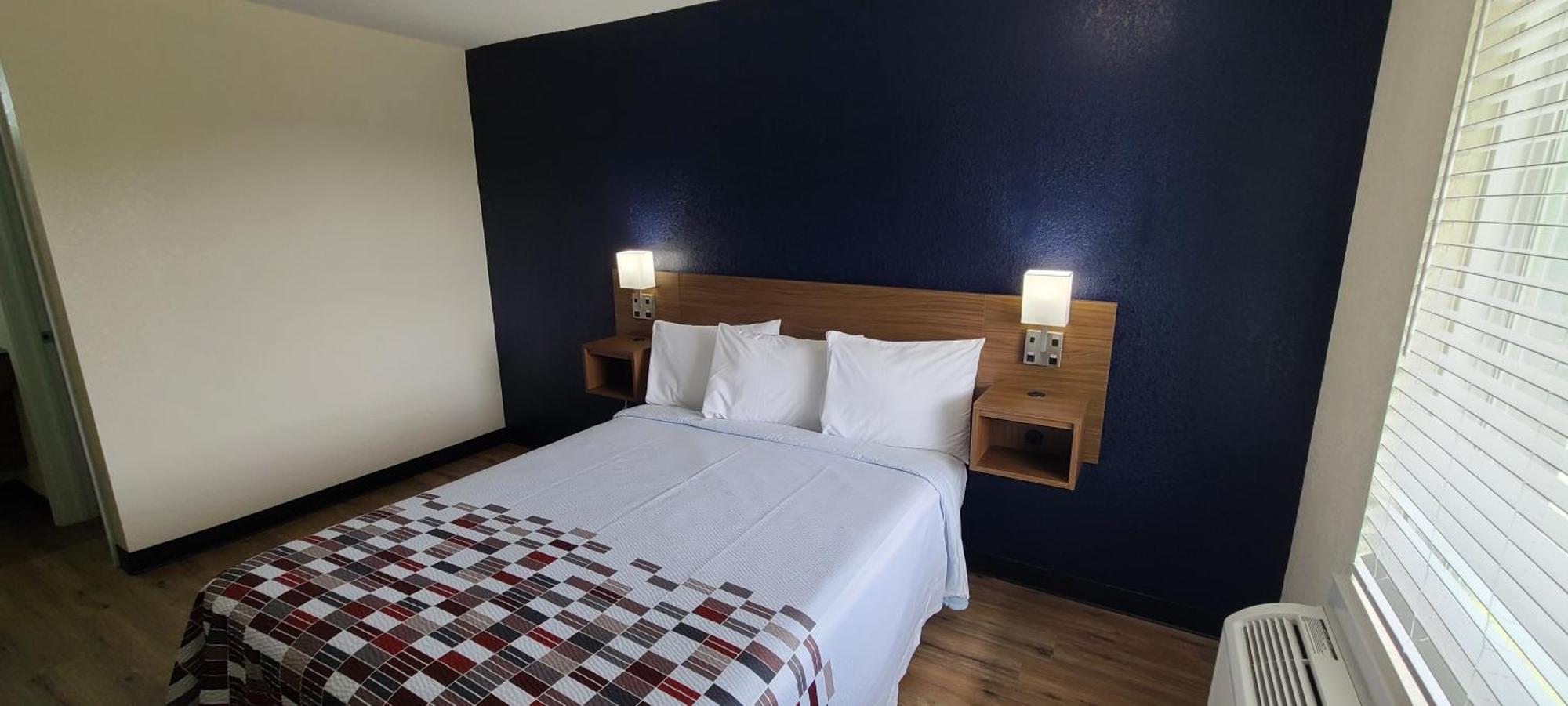 Red Roof Inn Байрън Екстериор снимка