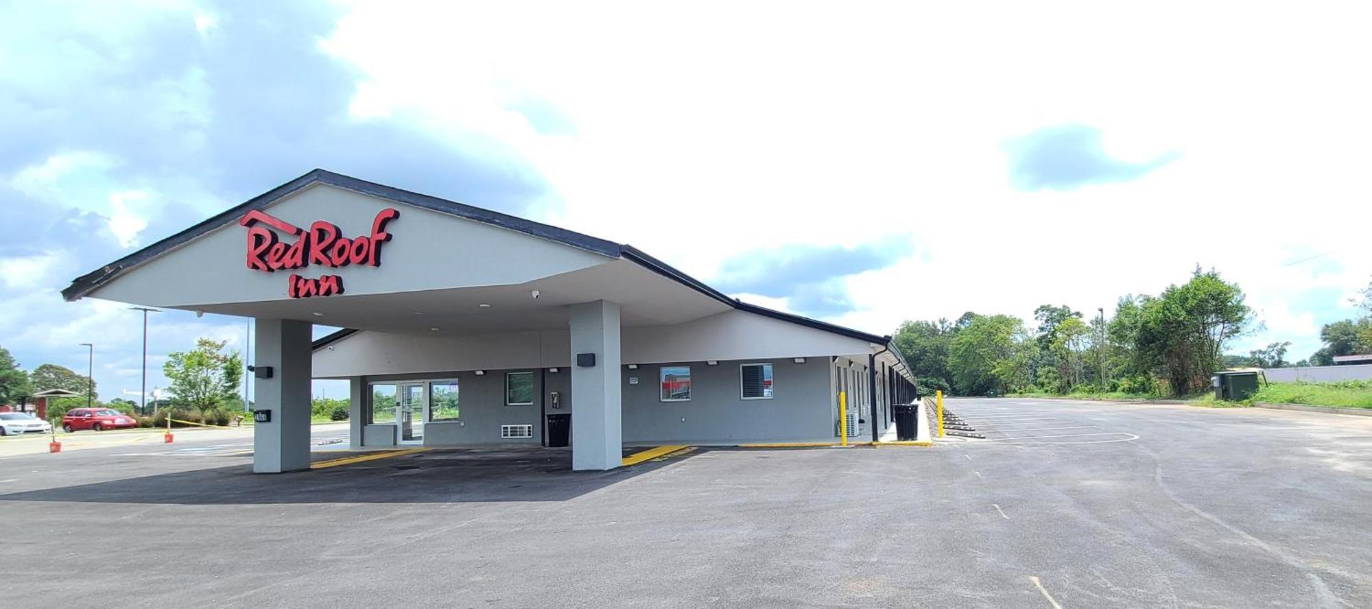 Red Roof Inn Байрън Екстериор снимка